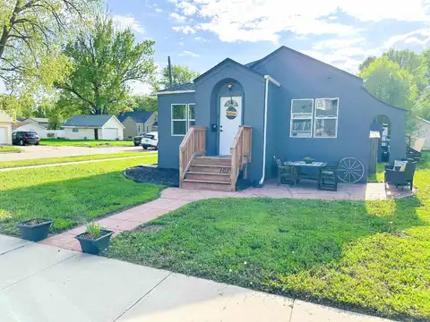 101 6th St, Minot, ND 58703