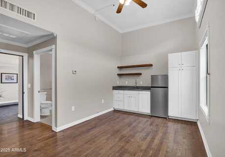 5753 W GLENDALE Avenue, Glendale, AZ 85301