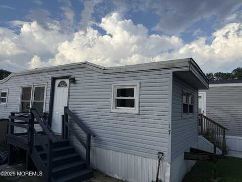 17 Gary Avenue, Keansburg, NJ 07734