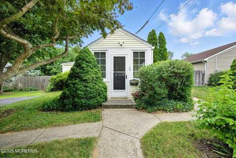 29 Park Avenue, Belford, NJ 07718