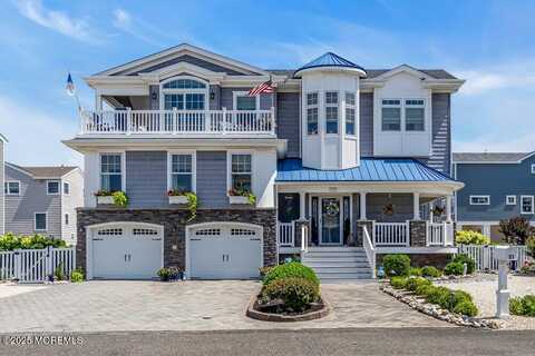 21 W Magnolia Avenue, Beach Haven, NJ 08008