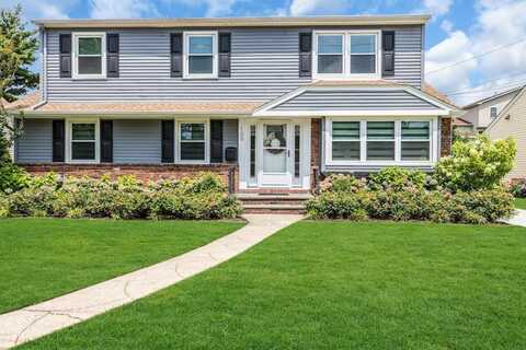 109 Meldon Avenue, Albertson, NY 11507