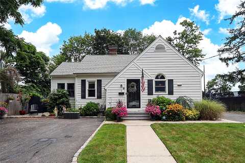 8 Dumond Place, Glen Head, NY 11545