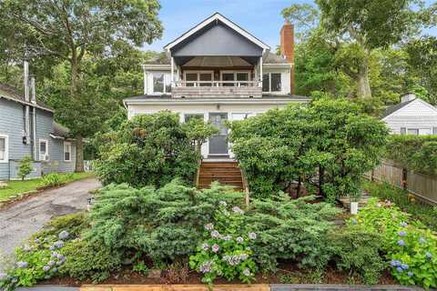 15 Shinnecock Place, Hampton Bays, NY 11946