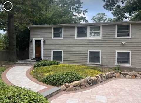 35 Woodchuck Lane, East Setauket, NY 11733