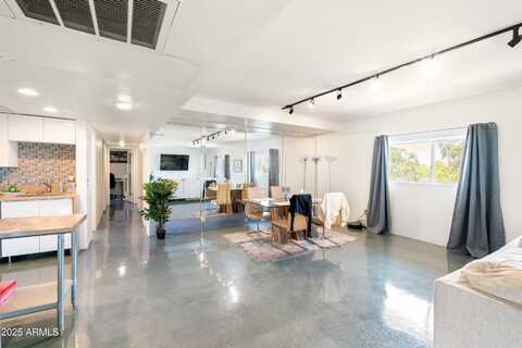 353 E THOMAS Road, Phoenix, AZ 85012