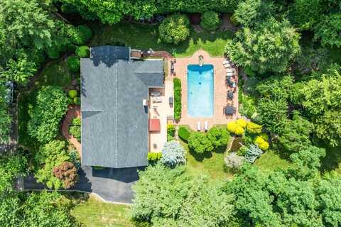 14 Etna Lane, Dix Hills, NY 11746