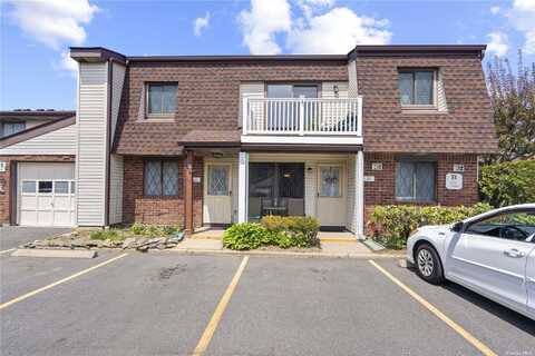 21 W Cambridge Drive SE, Copiague, NY 11726