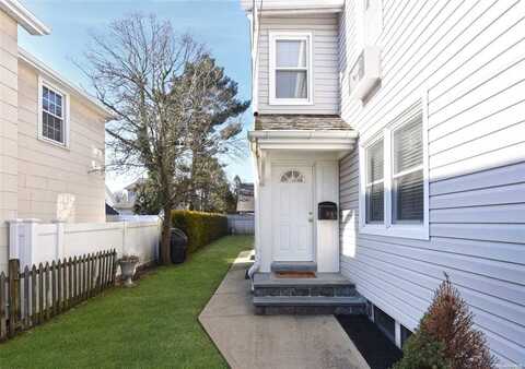 30 N Maryland Avenue, Port Washington, NY 11050