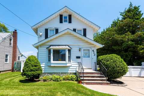 472 S 3rd Street, Lindenhurst, NY 11757