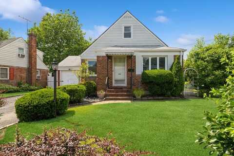 14 Albany Street, Elmont, NY 11003