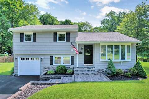 10 Victoria Drive, Nanuet, NY 10954