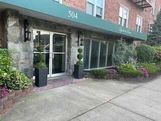 504 Merrick rd Road, Lynbrook, NY 11563