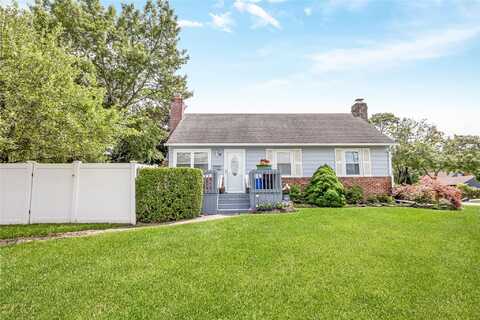 84 Parkdale Drive, North Babylon, NY 11703