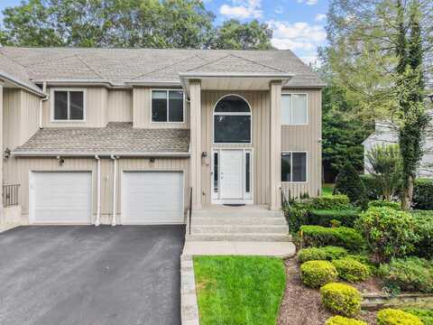 22 Stone Gate Court, Smithtown, NY 11787