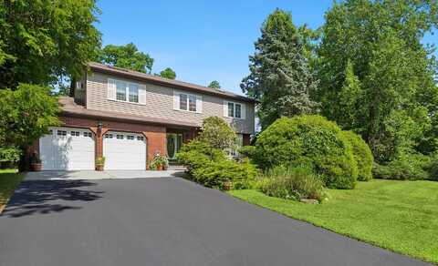 9 Marydale Lane, Bellport, NY 11719