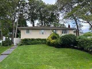 15 Sayville Road, Sound Beach, NY 11789