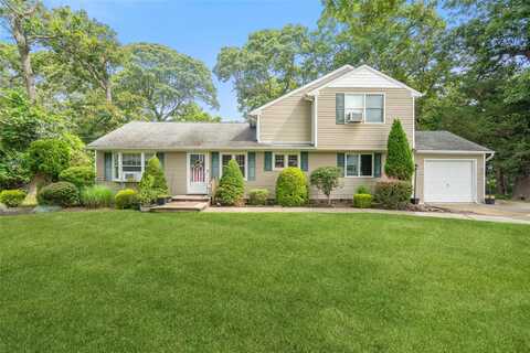 3 Lilly Court, Moriches, NY 11955