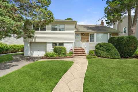 18 Melanie Lane, Syosset, NY 11791
