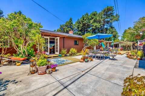 18841 Lahmon Lane, Fort Bragg, CA 95437