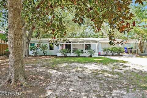 304 E Leonard Street, Southport, NC 28461