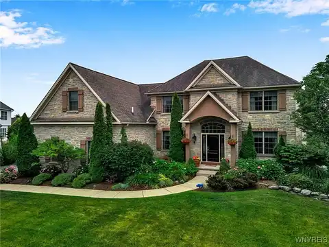 8889 Lake Glen Court, Clarence, NY 14032