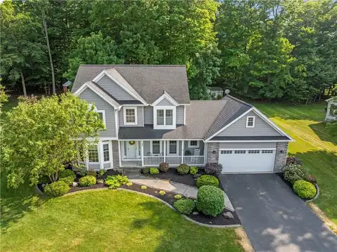 22 Jewelberry Dr, Penfield, NY 14580