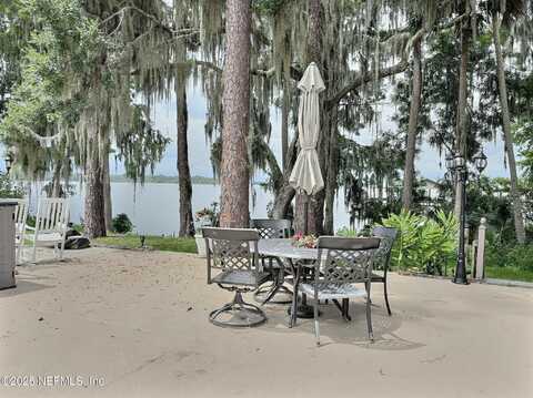 1074 FRONT Street, Welaka, FL 32193