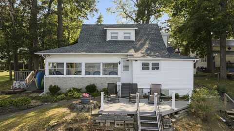 320 Lane 120 Hamilton Lk, Hamilton, IN 46742