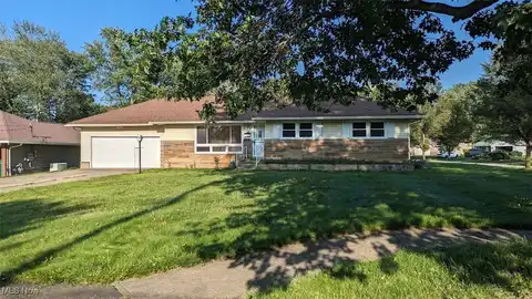 523 Harris Road, Richmond Heights, OH 44143