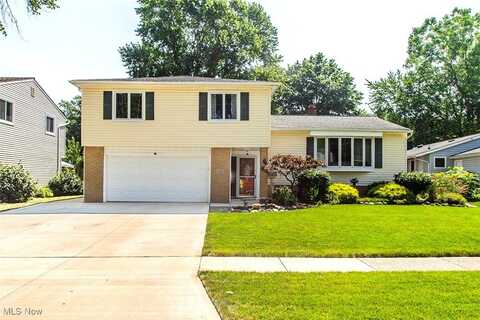 556 Louis Drive, Berea, OH 44017