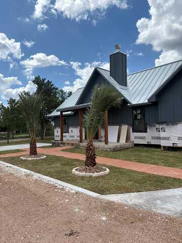 207 Fourth St, Harper, TX 78631