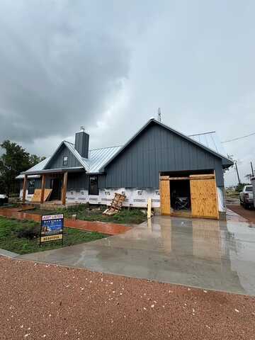 207 Fourth St, Harper, TX 78631