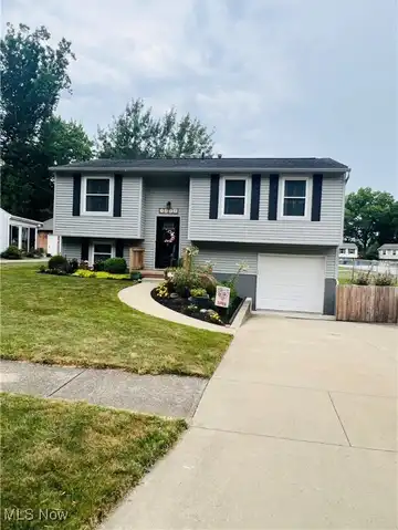 1220 Shadowlawn Drive, Ravenna, OH 44266