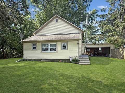 5843 West Stephenson Street Road, Freeport, IL 61032