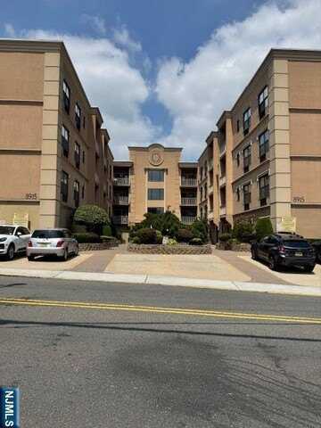 8915 Bergenwood Avenue 20, North Bergen, NJ 07047