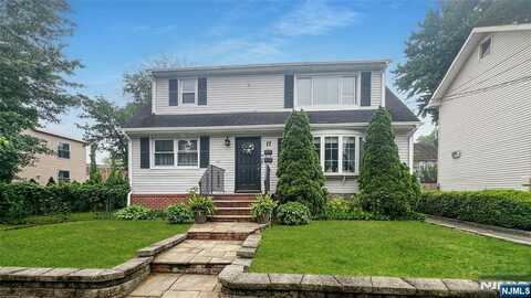17 Oak Street, Rochelle Park, NJ 07662