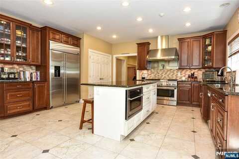 119 Servern Street, Park Ridge, NJ 07656