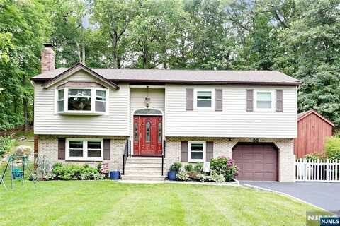 55 Serpentine Road, Ringwood, NJ 07456