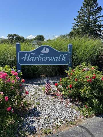 25 Riverside Drive, Clinton, CT 06413