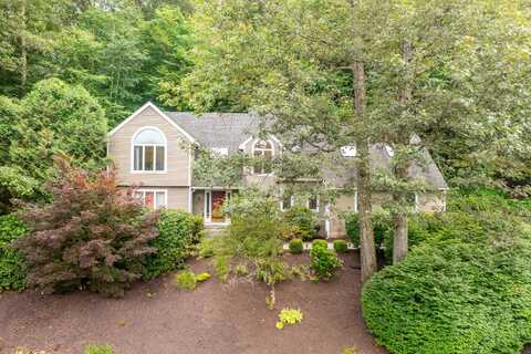 27 Oakridge, Farmington, CT 06085
