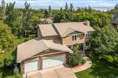 2520 E 5th St, Duluth, MN 55812