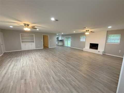 604 Cedar Street, Mineral Wells, TX 76067