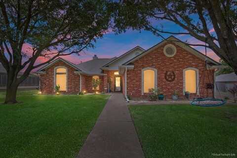 433 Oakberry Drive, Hewitt, TX 76643