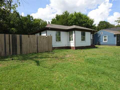 4912 Almena Road, River Oaks, TX 76114