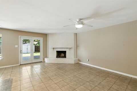 5704 Woodhollow Drive, Arlington, TX 76016