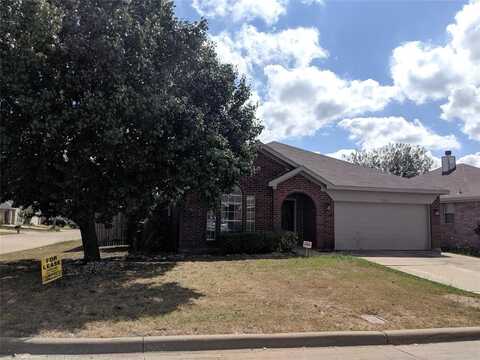 7216 Park Creek Circle W, Fort Worth, TX 76137