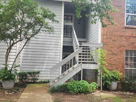 2106 Amesbury Drive, Arlington, TX 76011