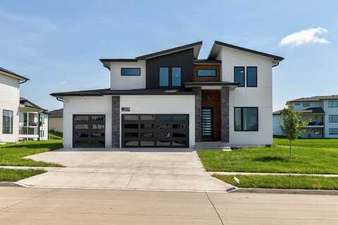 3931 NW 181st Street, Clive, IA 50325