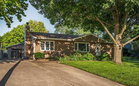 8041 Ridgeview Drive, Des Moines, IA 50320